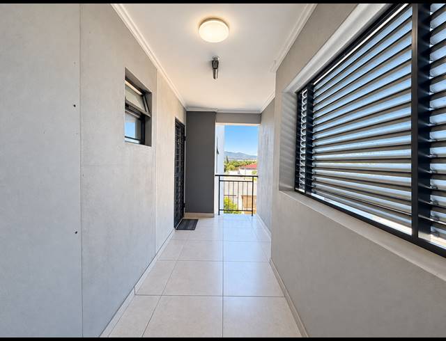 2 BEDROOM APARTMENT FOR SALE IN TABLE VIEW